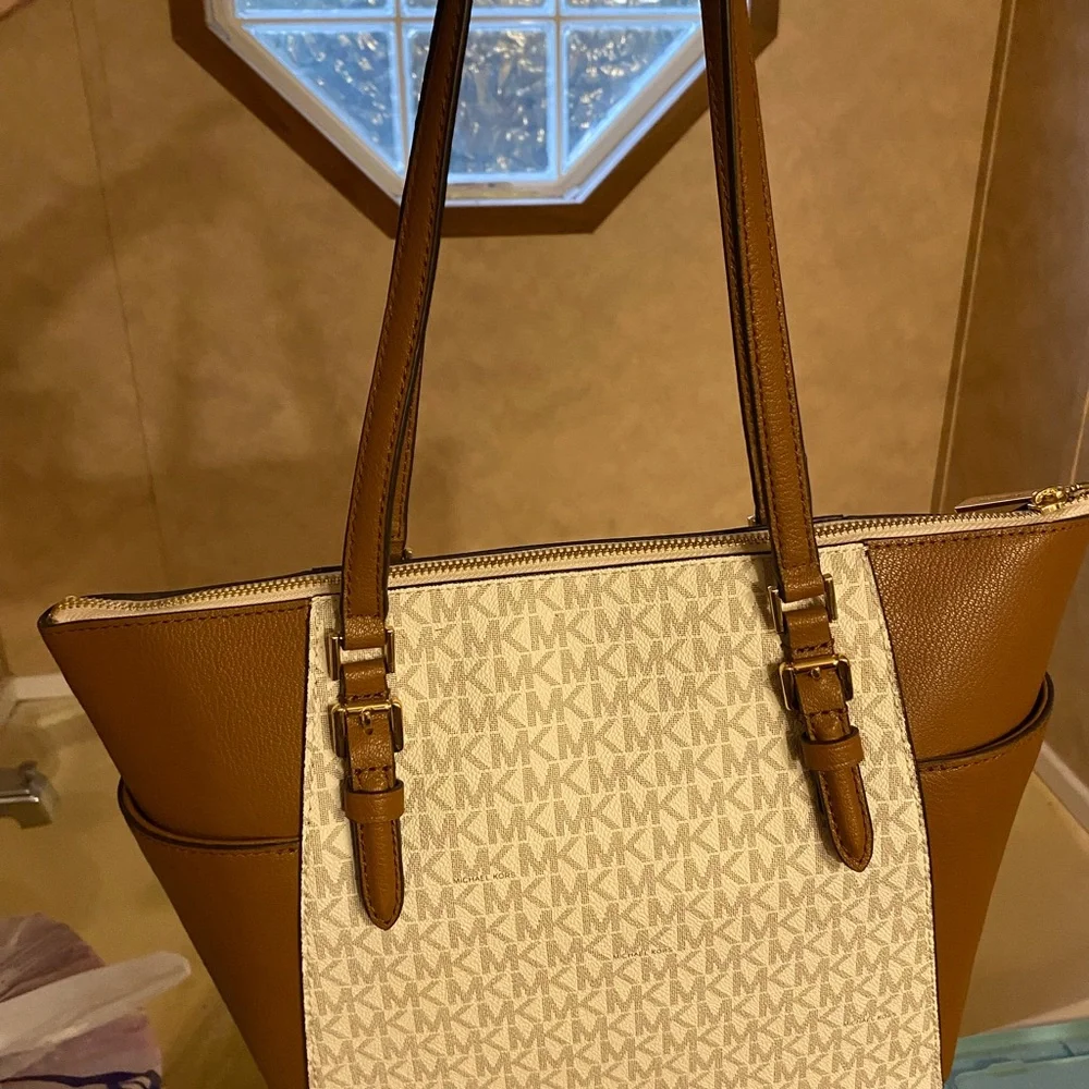 Michael Kors - Picture 2 of 12